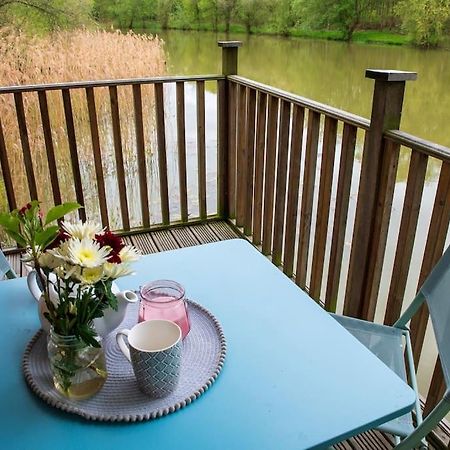 Lakeside Cabin On Stilts- 'Kingfisher' Villa Rous Lench Exteriör bild